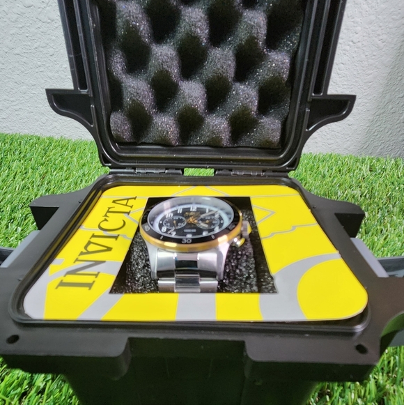 Invicta Speedway 46mm Stainless Steel Case and Band with Black Dial Men's... - Picture 2 of 9